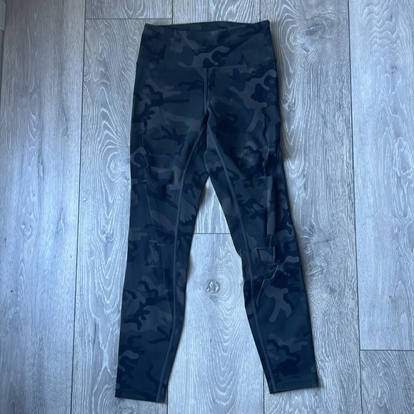 Zyia Camo Slashed Luxe Leggings - size 0 - Picture 2 of 4